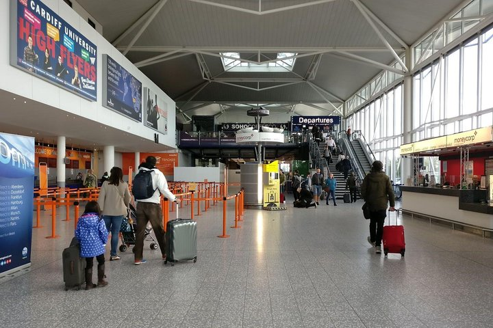 Private Bristol Departure Transfer - Hotel / Accommodation to Airport - Photo 1 of 5